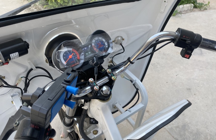 handlebar of electric ice cream tricycle